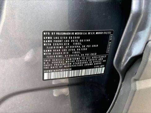 Used 2023 Volkswagen Tiguan SE w/ Panoramic Sunroof Package FWD image 35
