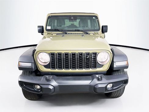 Used 2025 Jeep Wrangler Sport S image 8