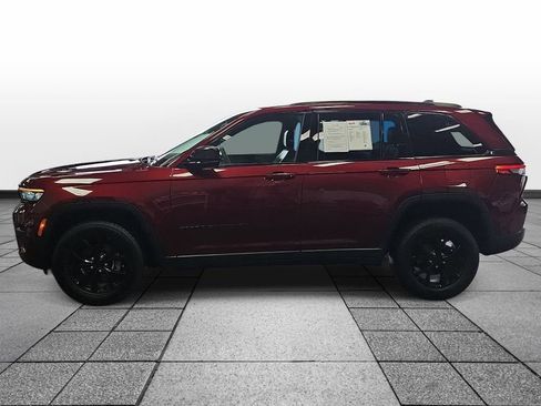 Used 2024 Jeep Grand Cherokee Altitude AWD/4WD image 7
