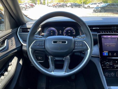 Certified 2024 Jeep Grand Cherokee L Limited w/ Luxury Tech Group II image 10