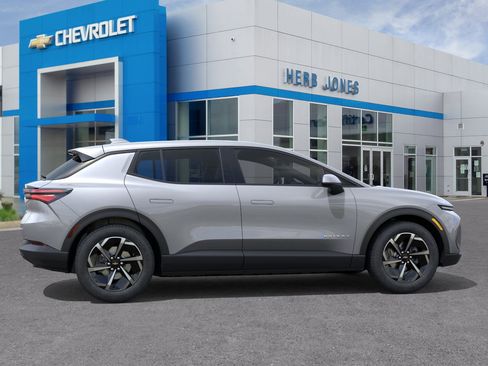 New 2026 Chevrolet Equinox EV LT image 5