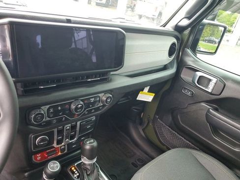 Used 2024 Jeep Wrangler Unlimited Sport AWD/4WD image 27