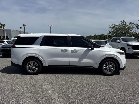 Used 2022 Kia Carnival LX FWD image 2