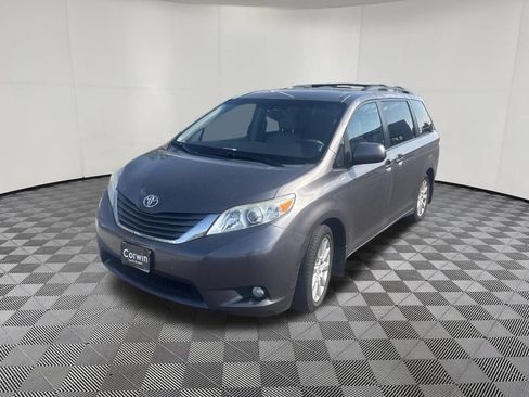 Used 2013 Toyota Sienna XLE AWD/4WD image 3