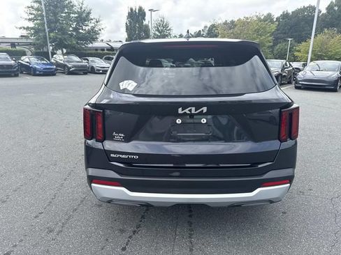Certified 2026 Kia Sorento LX FWD image 7