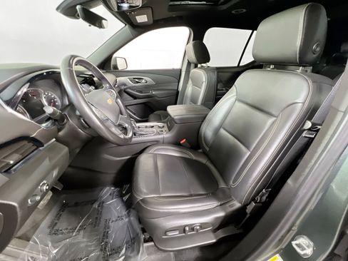 Used 2022 Chevrolet Traverse LT w/ LT Premium Package image 21