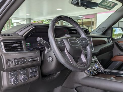 Used 2023 GMC Yukon Denali Ultimate AWD/4WD image 11