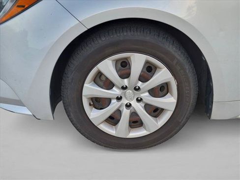 Used 2020 Toyota Corolla LE FWD image 6