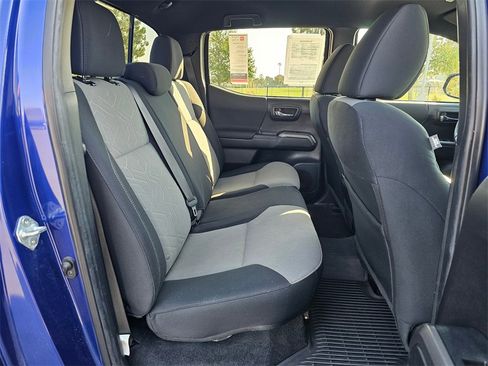 Used 2023 Toyota Tacoma TRD Off-Road image 12