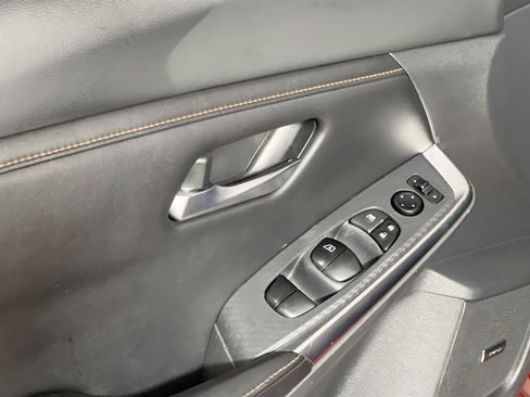 Used 2022 Nissan Sentra SR w/ SR Premium Package FWD image 17