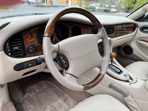 Used 2001 Jaguar XJ Supercharged RWD image 90