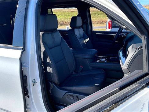 Used 2025 Chevrolet Tahoe RST w/ Comfort Package image 7