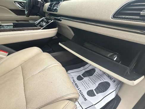 Used 2019 Lincoln Navigator Reserve AWD/4WD image 48
