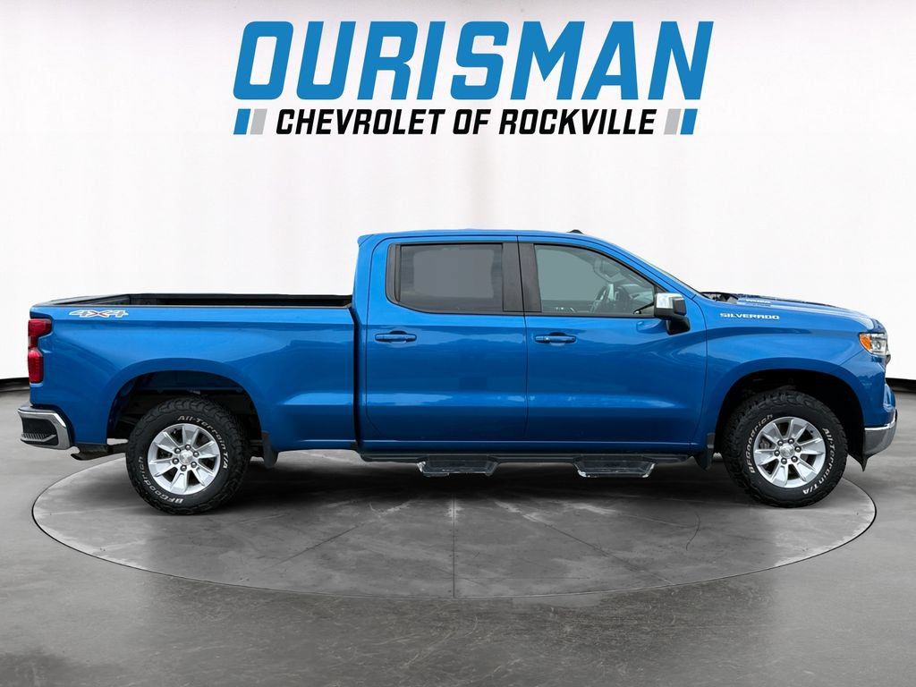 Used 2022 Chevrolet Silverado 1500 LT AWD/4WD image 7