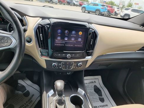 Used 2022 Chevrolet Traverse LT FWD image 18