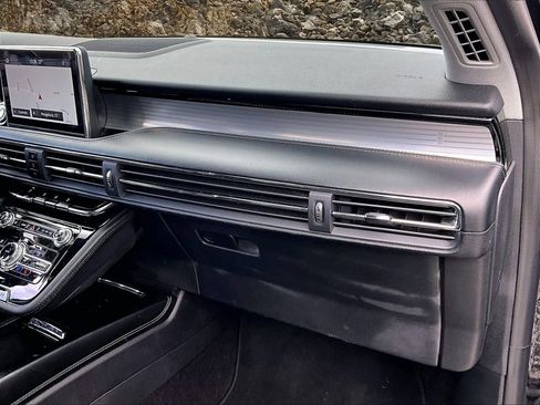 Used 2021 Lincoln Corsair AWD w/ Premium Package image 15