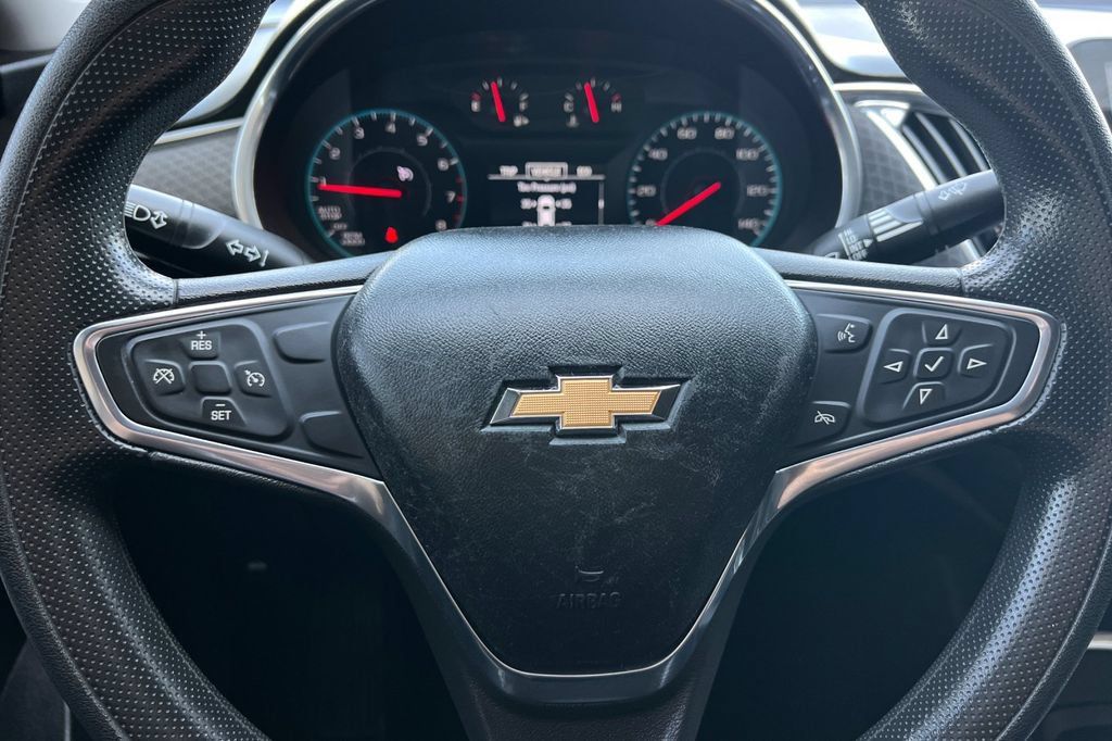 Used 2020 Chevrolet Malibu LT FWD image 24