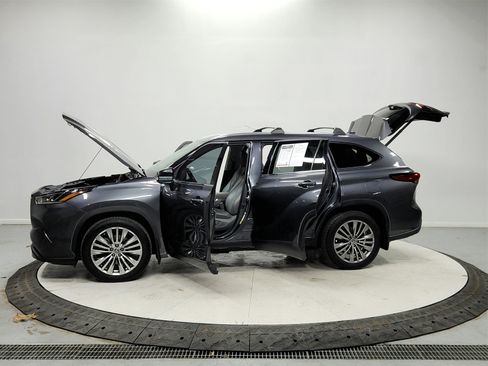 Used 2020 Toyota Highlander Platinum image 12