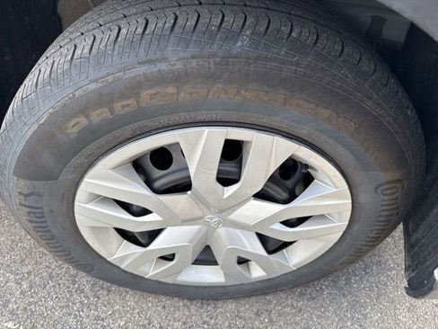 Used 2024 Toyota Corolla Cross L AWD/4WD image 9