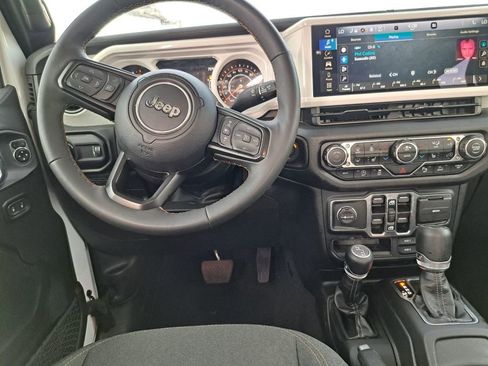 Used 2024 Jeep Gladiator Sport image 19