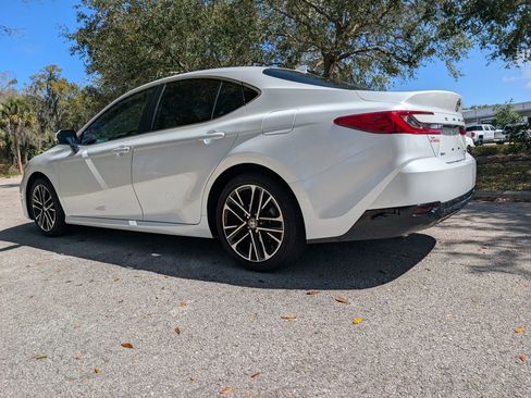 Used 2025 Toyota Camry XLE image 6