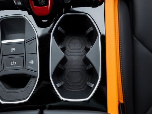 Used 2025 Lamborghini Urus SE image 65