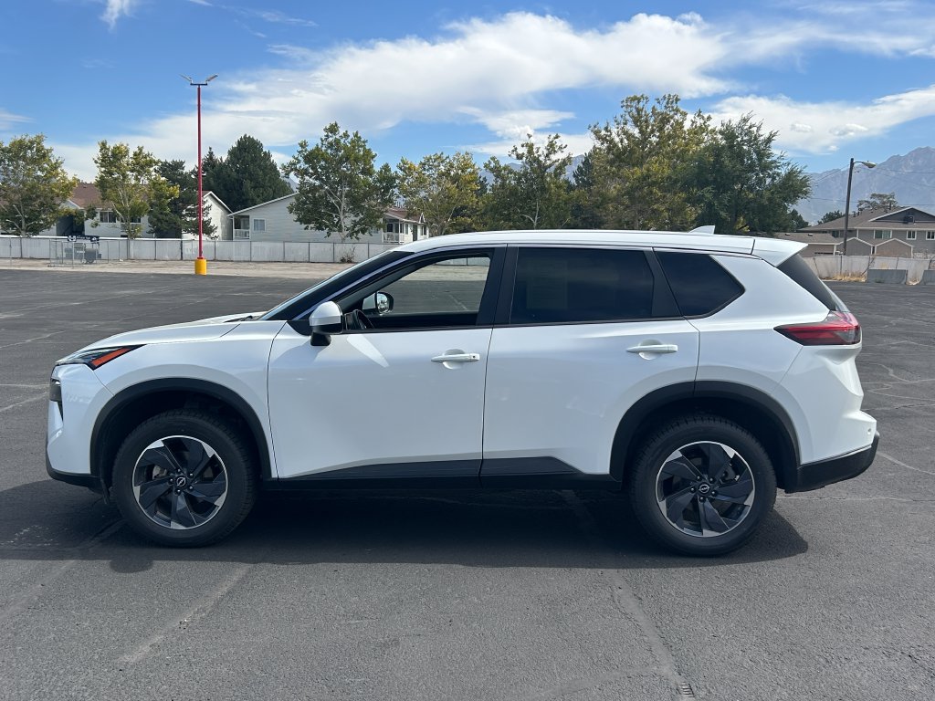 Used 2025 Nissan Rogue SV AWD/4WD image 7