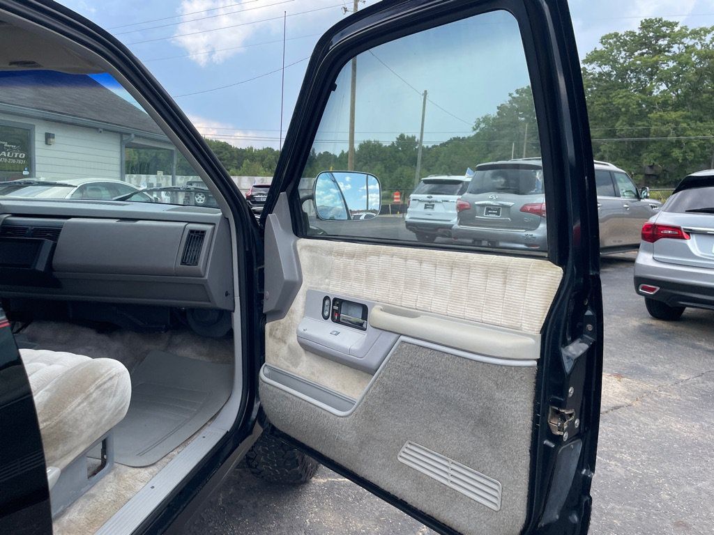 Used 1992 GMC Yukon 4WD 2-Door image 16