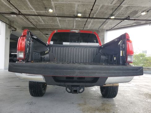 Used 2018 Toyota Tacoma TRD Off-Road AWD/4WD image 8