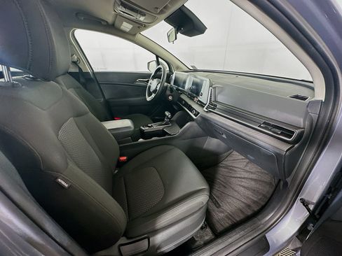 Used 2025 Kia Sportage LX FWD image 28