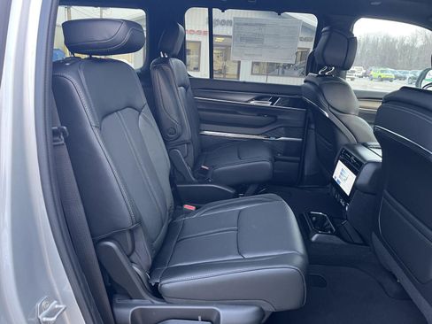 New 2026 Jeep Grand Wagoneer L Summit w/ Premium Group III AWD/4WD image 38