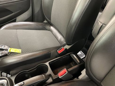 Certified 2022 Buick Encore Preferred w/ Safety Package II image 32