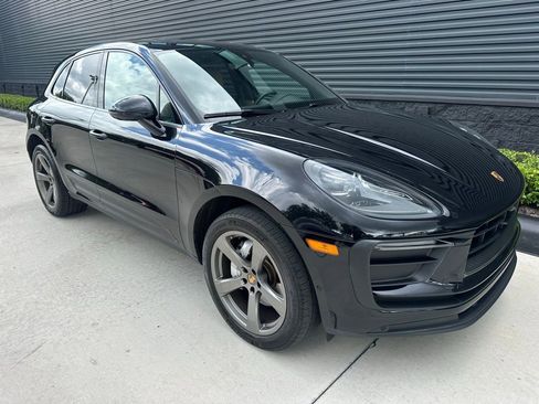 Certified 2023 Porsche Macan image 11