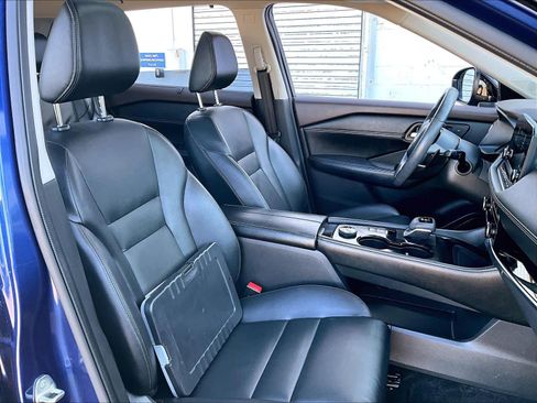 Used 2023 Nissan Rogue SL w/ SL Premium Package image 11