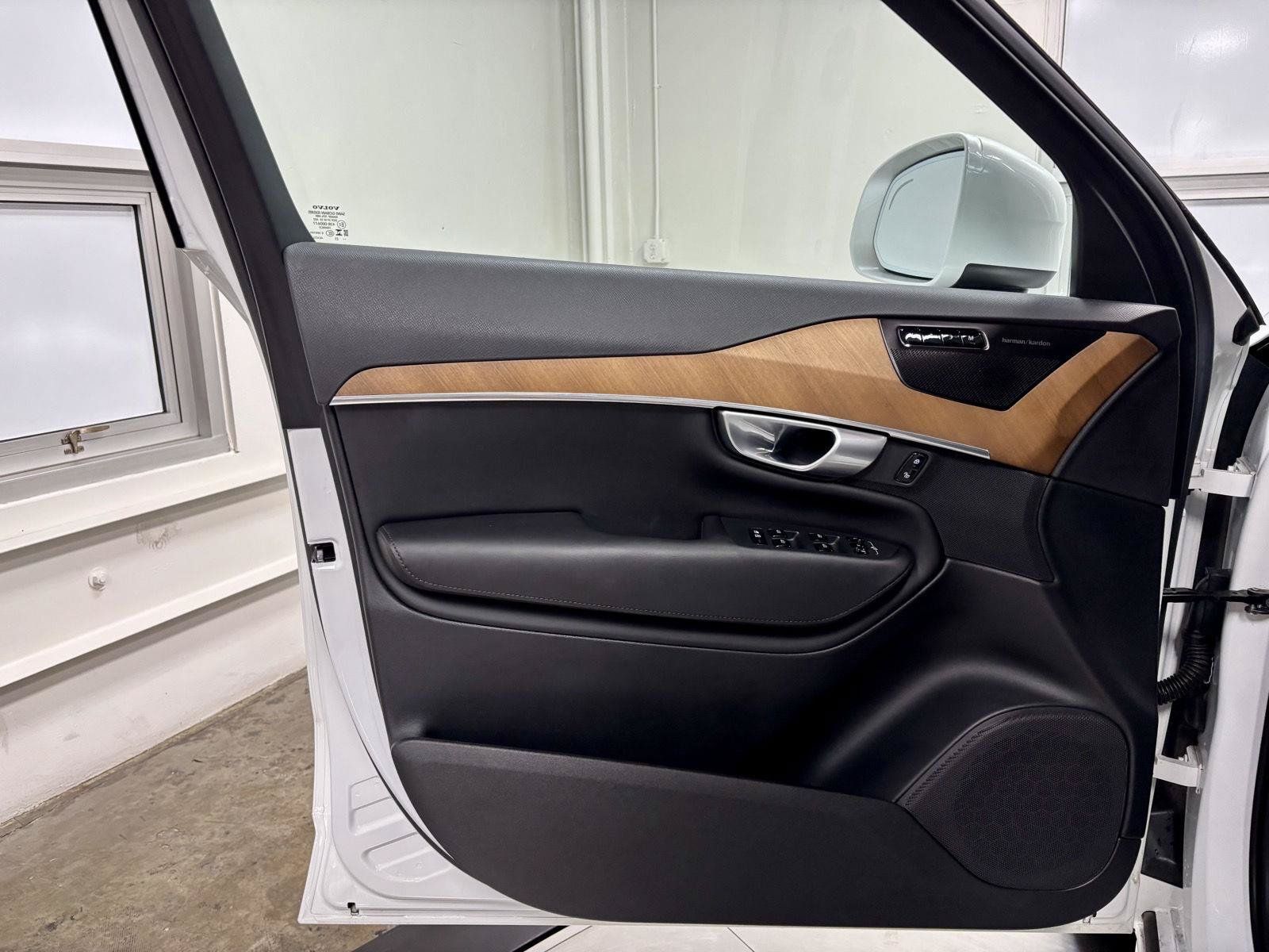 Used 2024 Volvo XC90 T8 Plus w/ Protection Package Premier AWD/4WD image 13