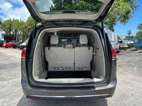 Used 2021 Chrysler Pacifica Limited AWD/4WD image 44