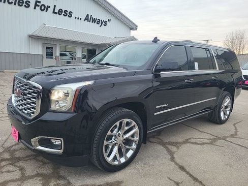 Used 2020 GMC Yukon XL Denali w/ Denali Premium Package image 23