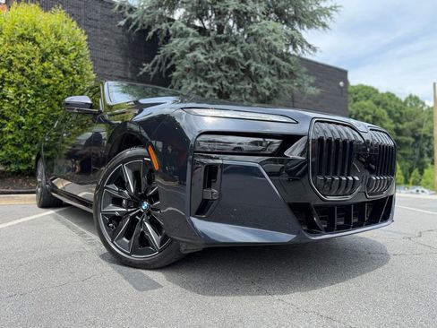 Used 2024 BMW 760i xDrive w/ Executive Package AWD/4WD image 8