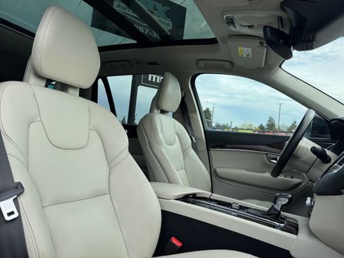 Used 2016 Volvo XC90 T6 Momentum w/ Momentum Plus Package image 14