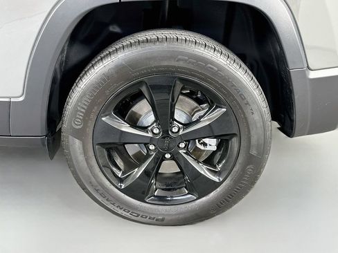 Used 2023 Jeep Cherokee Altitude Lux AWD/4WD image 34