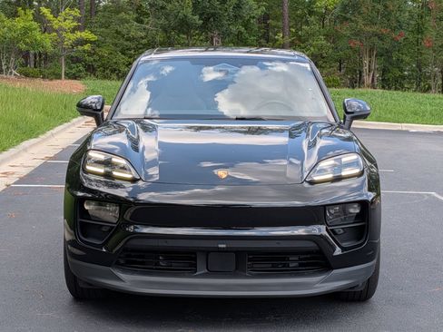 Used 2025 Porsche Macan 4 Electric AWD/4WD image 29