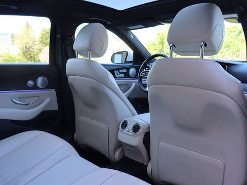 Used 2019 Mercedes-Benz E 300 4MATIC w/ Premium 1 Package image 18