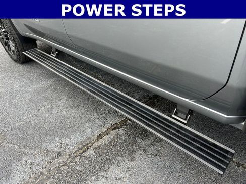 Used 2025 GMC Sierra 2500 Denali Ultimate image 11