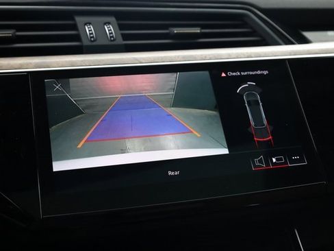 Used 2022 Audi e-tron Premium image 19