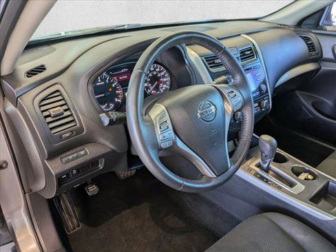 Used 2015 Nissan Altima 2.5 SV w/ Convenience Package image 10