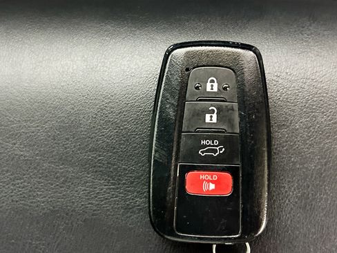 Used 2021 Toyota RAV4 XLE Premium image 36