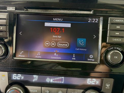 Used 2020 Nissan Rogue SV image 15