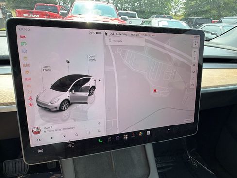 Used 2023 Tesla Model Y AWD image 28