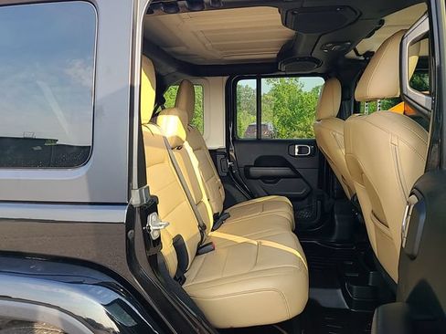 Used 2018 Jeep Wrangler Unlimited Sahara w/ Uconnect 4C Nav & Sound Group AWD/4WD image 28