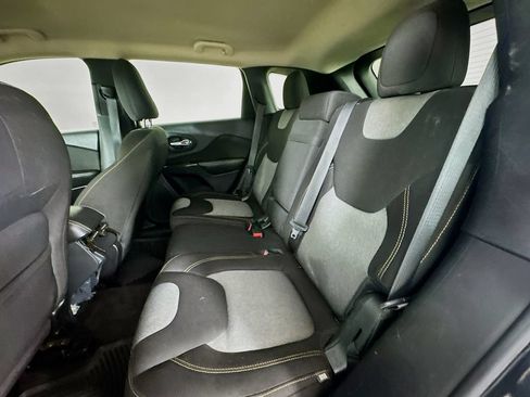 Used 2016 Jeep Cherokee Sport FWD image 29